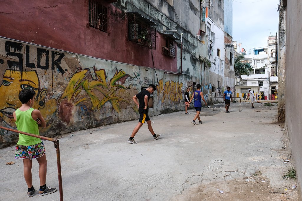 cuba-alleywayfootball-2017-xpro2-xf16-vincenttam.jpg